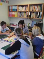 Personen beim Spielen von Mon Tresor